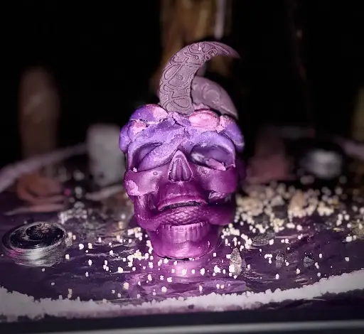 Calavera con serpientes